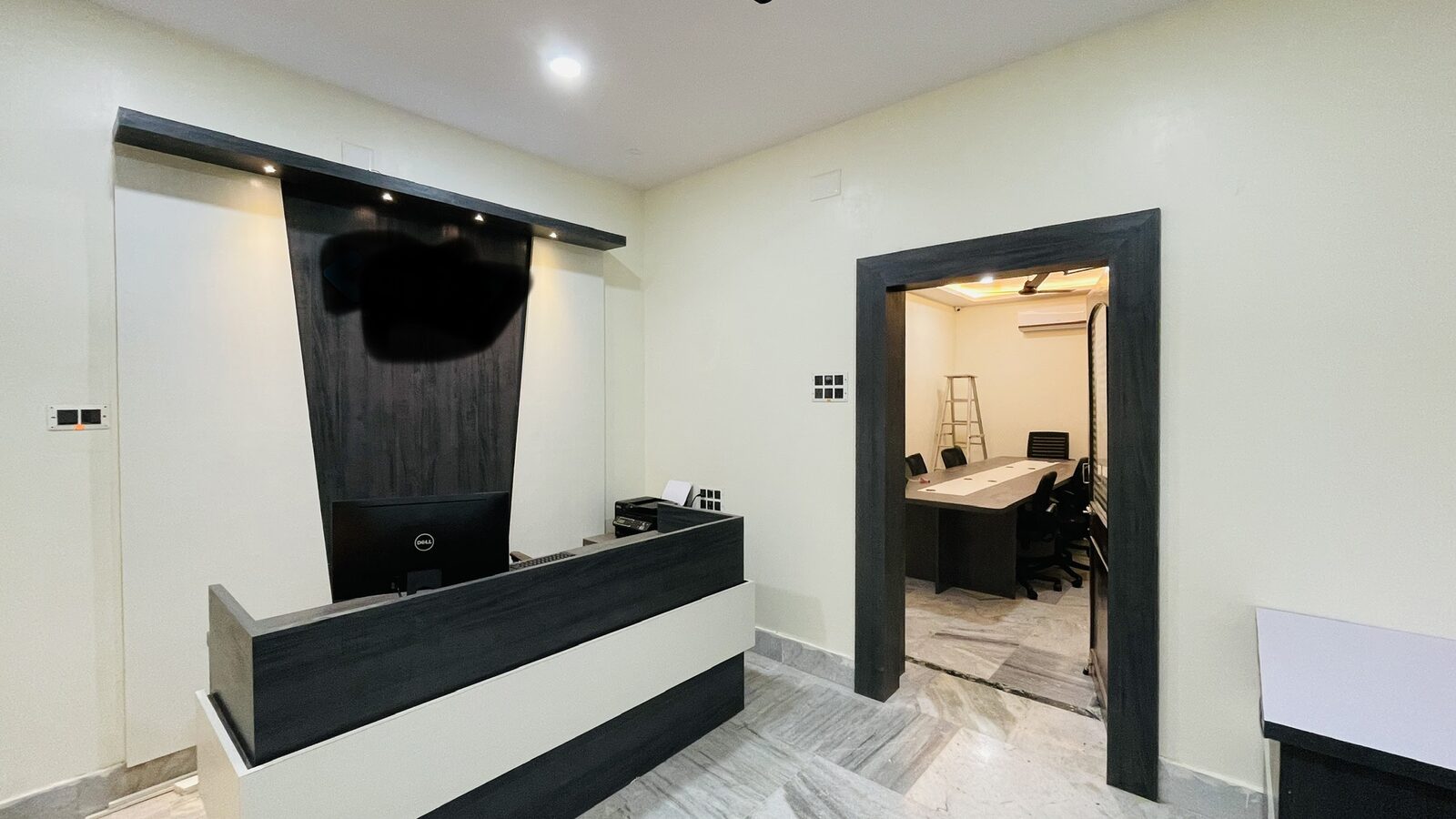 Reception and lounge